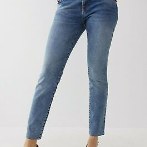 NWT  True Religion Women's Collette Slim Straight fit jean Sz 25 NWT  mid rise - Picture 3 of 13